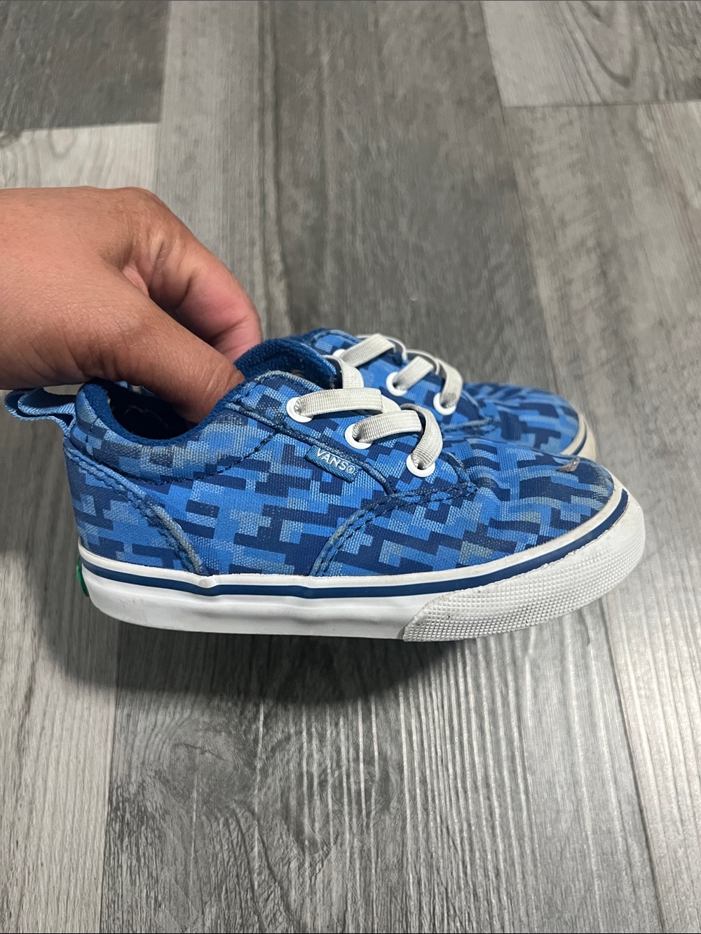 Vans kids slip on blue shoes/ size 7